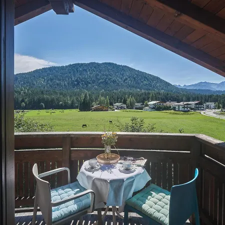 Apartmenthaus - Café - Zugspitze Leutasch