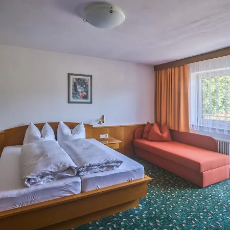 Apartmenthaus - Café - Zugspitze