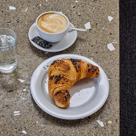 Apartmenthaus - Café - Zugspitze Leutasch