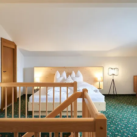 Apartmenthaus - Café - Zugspitze 3*