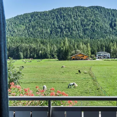 Aparthotel Apartmenthaus - Café - Zugspitze 3*